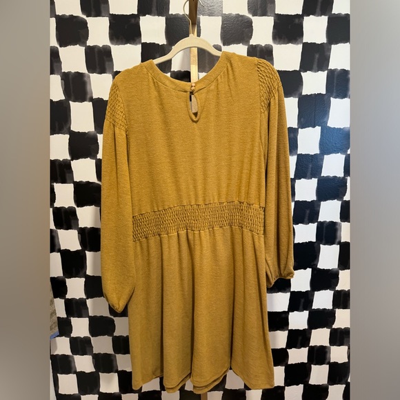 Dress - Picture 3 of 4